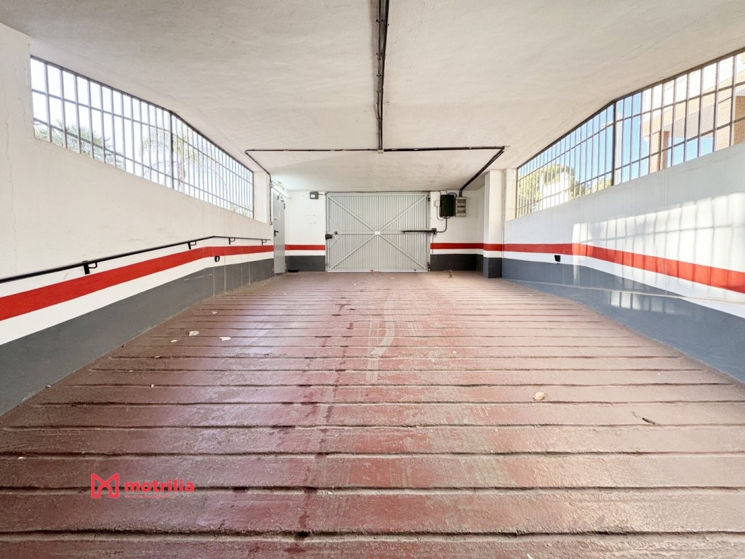 Pz. En Superf. Com en Motril Avenida Constitucion