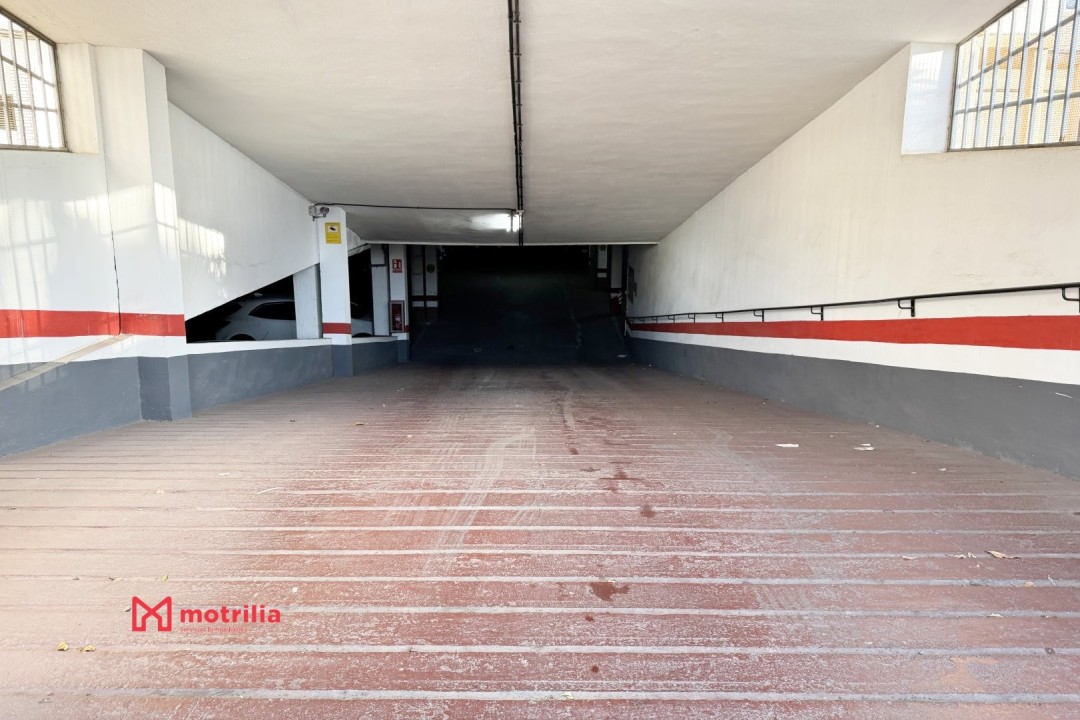 Pz. En Superf. Com en Motril Avenida Constitucion