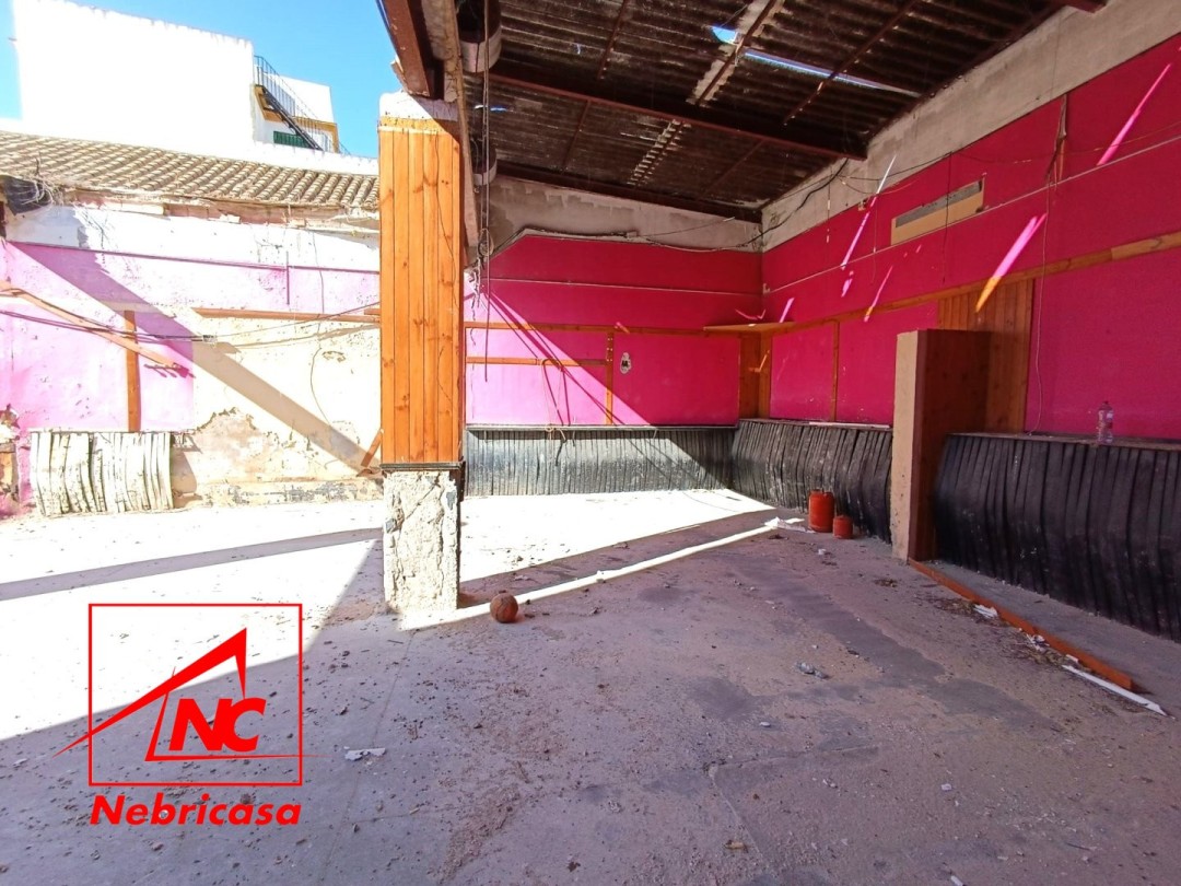 Nave en Lebrija
