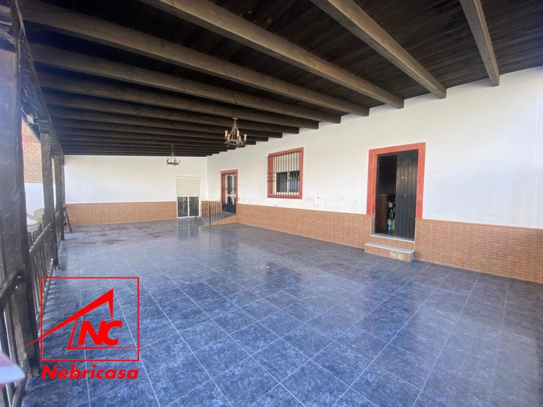 Nave en Las Cabezas de San Juan